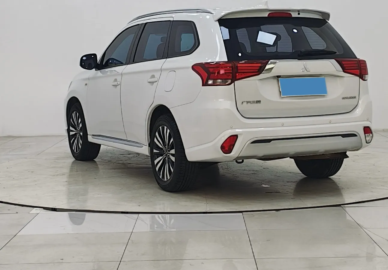 2021 Mitsubishi Outlander 2.0L 166HP L4 CVT,autocango,china used car exporter,china ev exporter,chinese used car exporter,chinese used ev exporter