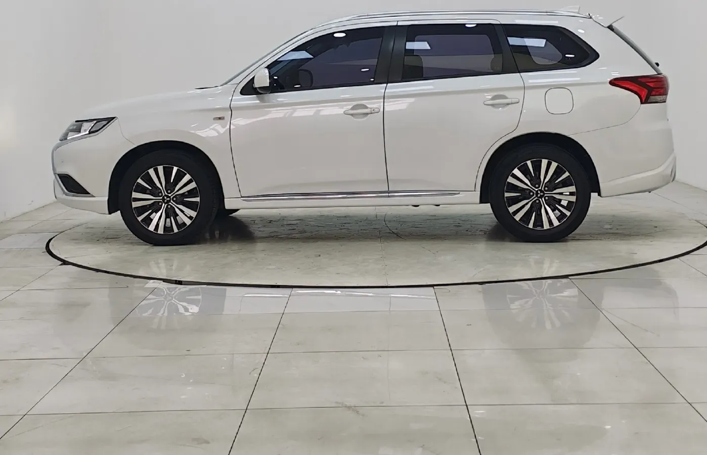 2021 Mitsubishi Outlander 2.0L 166HP L4 CVT,autocango,china used car exporter,china ev exporter,chinese used car exporter,chinese used ev exporter