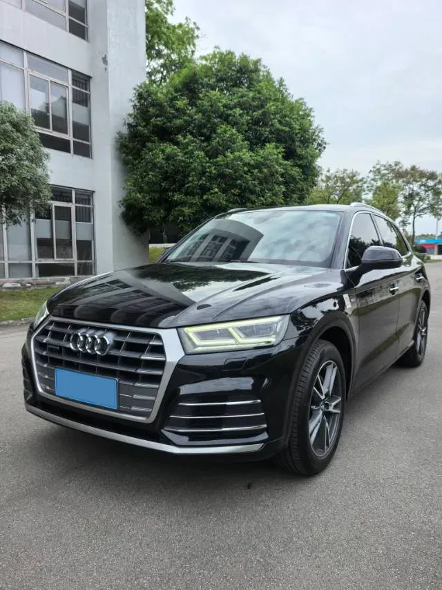 2020 Audi Q5L 2.0T 190HP L4 7DCT,autocango,china used car exporter,china ev exporter,chinese used car exporter,chinese used ev exporter