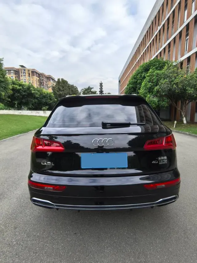 2020 Audi Q5L 2.0T 190HP L4 7DCT,autocango,china used car exporter,china ev exporter,chinese used car exporter,chinese used ev exporter