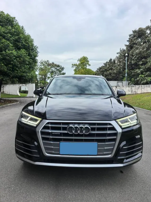 2020 Audi Q5L 2.0T 190HP L4 7DCT,autocango,china used car exporter,china ev exporter,chinese used car exporter,chinese used ev exporter