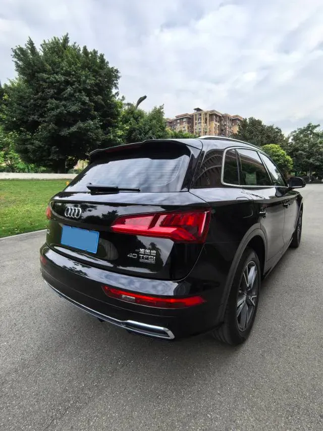 2020 Audi Q5L 2.0T 190HP L4 7DCT,autocango,china used car exporter,china ev exporter,chinese used car exporter,chinese used ev exporter