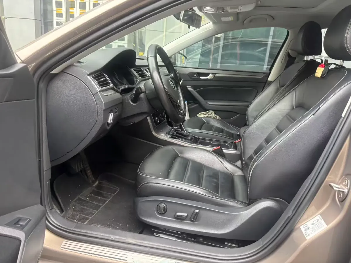 2017 Volkswagen Passat 1.8T 180HP L4 7DCT,autocango,china used car exporter,china ev exporter,chinese used car exporter,chinese used ev exporter