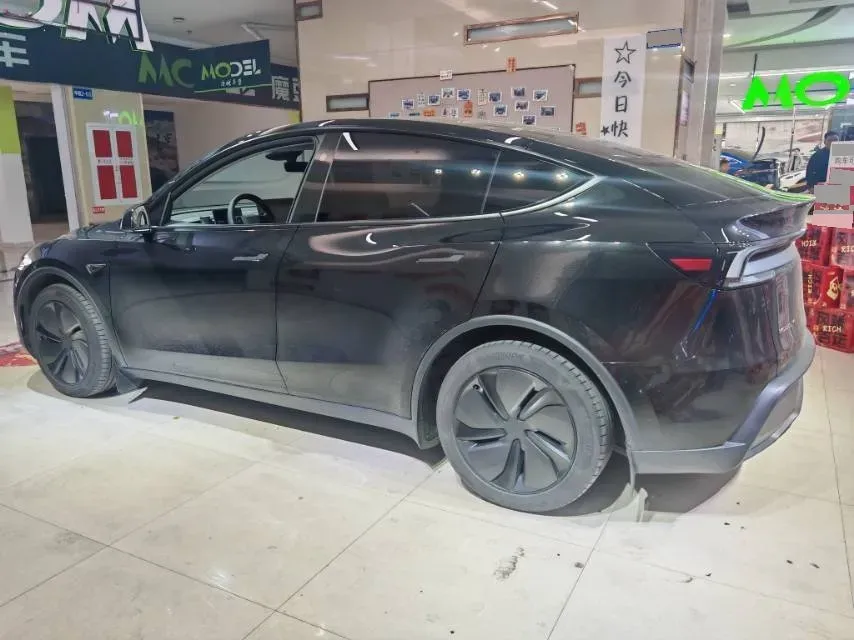 2025 Tesla Model Y BEV 78.4KWH,autocango,china used car exporter,china ev exporter,chinese used car exporter,chinese used ev exporter