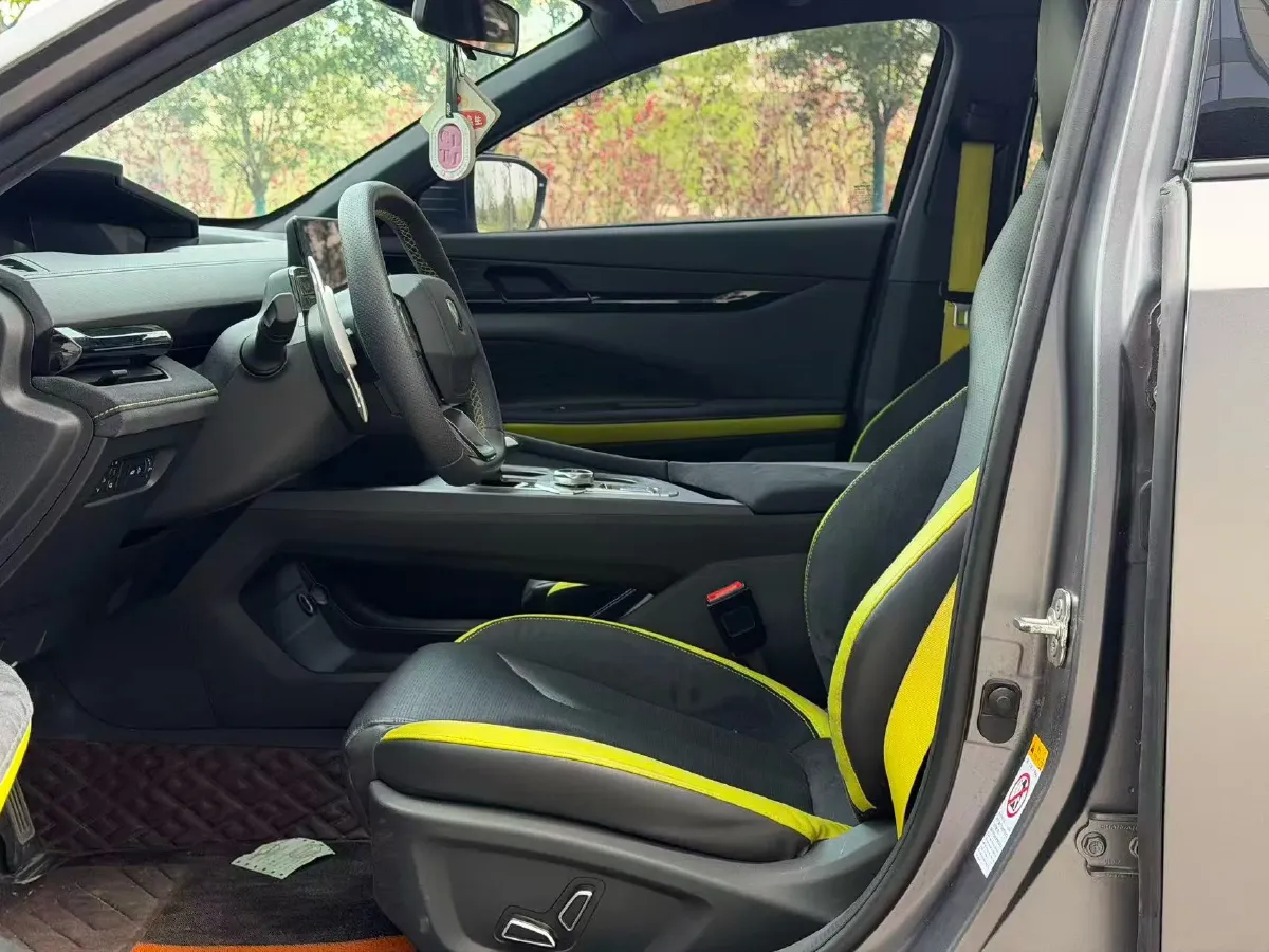 2022 ChangAn UNI-V 2.0T 233HP L4 8AT,autocango,china used car exporter,china ev exporter,chinese used car exporter,chinese used ev exporter