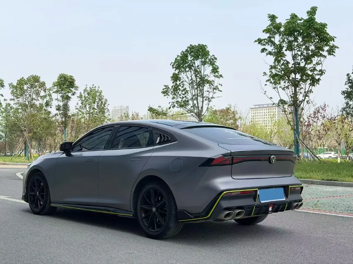 2022 ChangAn UNI-V 2.0T 233HP L4 8AT,autocango,china used car exporter,china ev exporter,chinese used car exporter,chinese used ev exporter