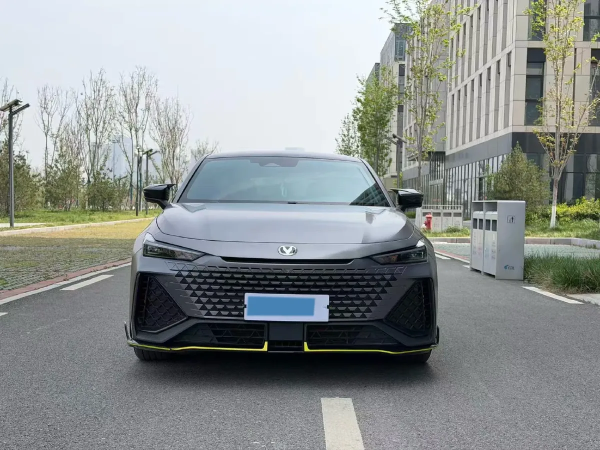 2022 ChangAn UNI-V 2.0T 233HP L4 8AT,autocango,china used car exporter,china ev exporter,chinese used car exporter,chinese used ev exporter