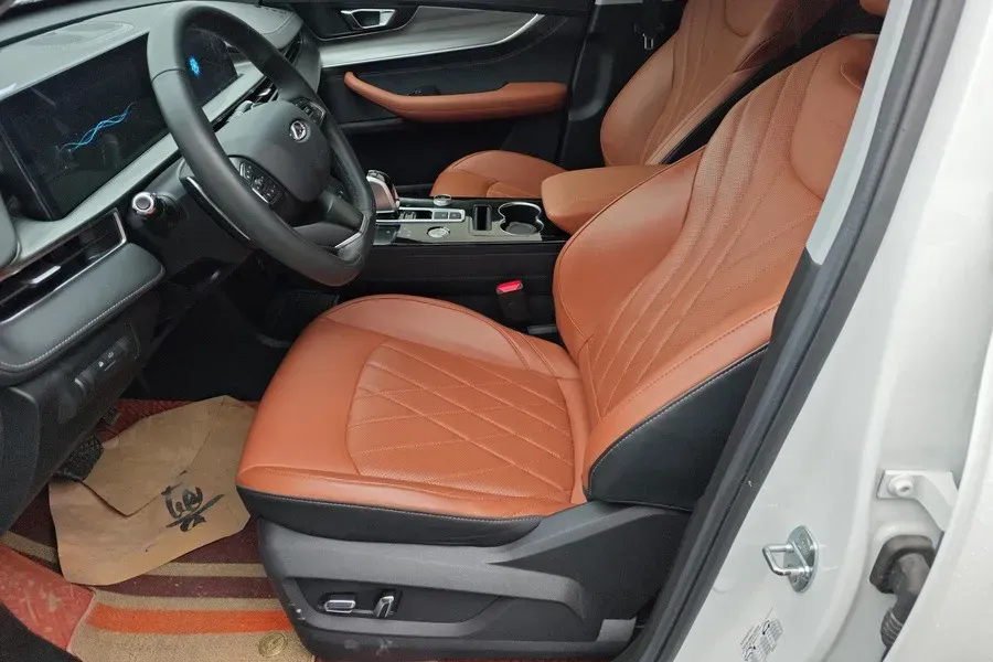 2022 ChangAn CS75 Plus 2.0T 233HP L4 8AT,autocango,china used car exporter,china ev exporter,chinese used car exporter,chinese used ev exporter