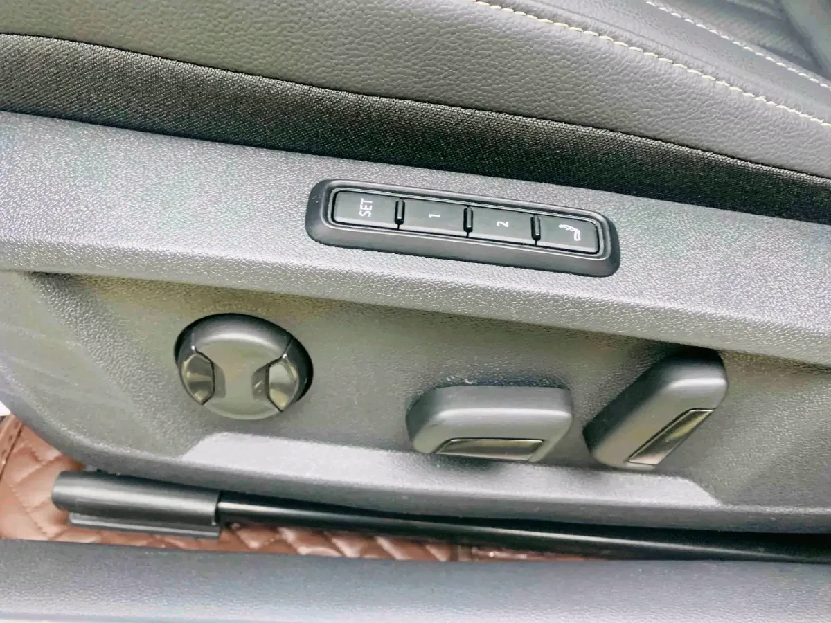 2024 Volkswagen Passat 2.0T 220HP L4 7DCT,autocango,china used car exporter,china ev exporter,chinese used car exporter,chinese used ev exporter