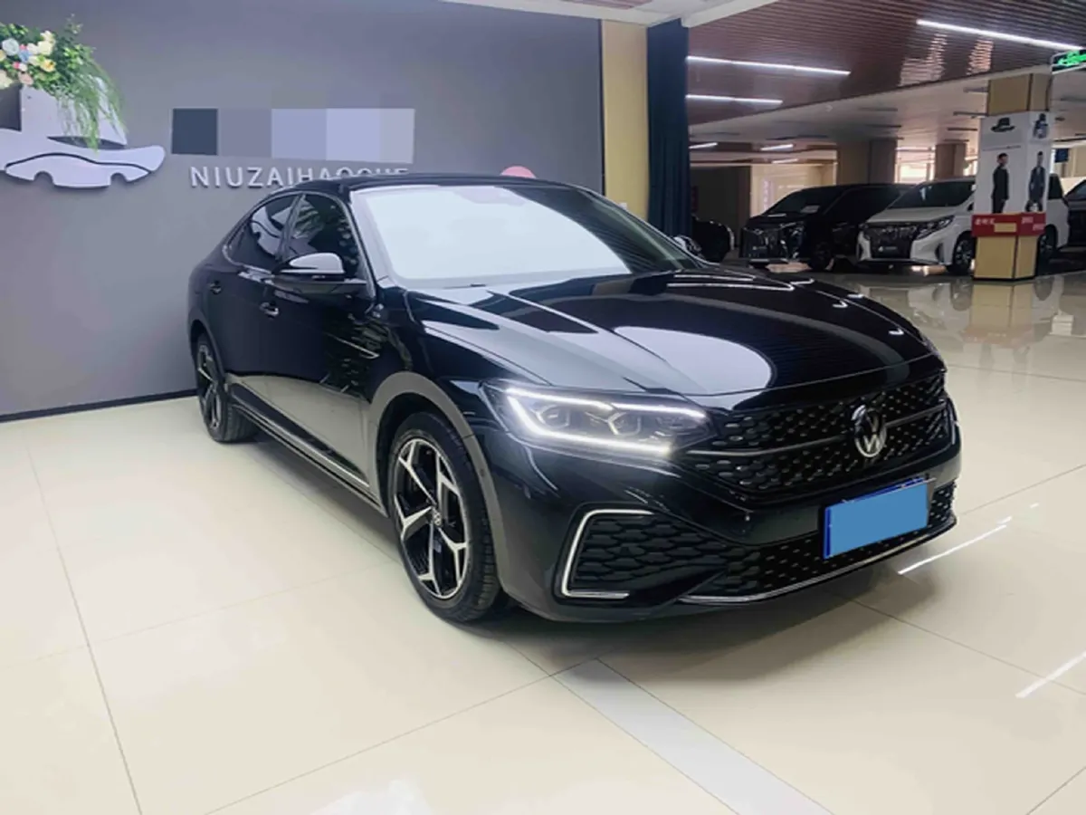 2024 Volkswagen Passat 2.0T 220HP L4 7DCT,autocango,china used car exporter,china ev exporter,chinese used car exporter,chinese used ev exporter