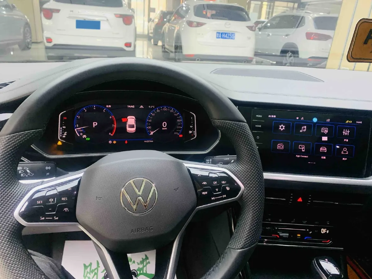 2024 Volkswagen Passat 2.0T 220HP L4 7DCT,autocango,china used car exporter,china ev exporter,chinese used car exporter,chinese used ev exporter