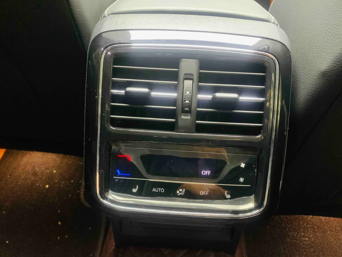 2024 Volkswagen Passat 2.0T 220HP L4 7DCT,autocango,china used car exporter,china ev exporter,chinese used car exporter,chinese used ev exporter