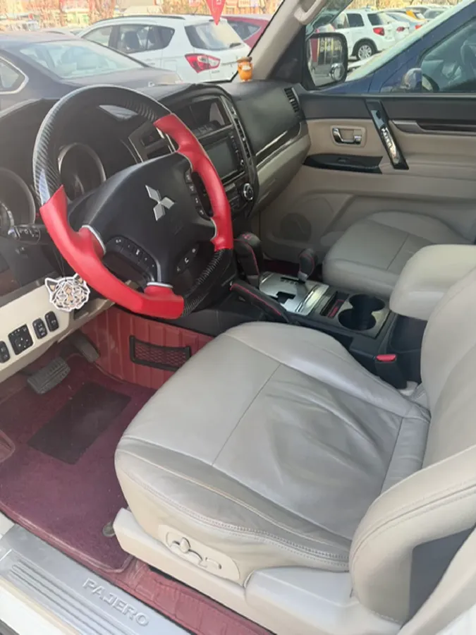 2018 Mitsubishi Pajero 3.0L 174HP V6 5AT,autocango,china used car exporter,china ev exporter,chinese used car exporter,chinese used ev exporter