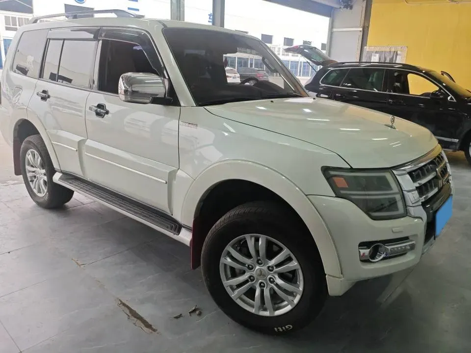 2018 Mitsubishi Pajero 3.0L 174HP V6 5AT,autocango,china used car exporter,china ev exporter,chinese used car exporter,chinese used ev exporter