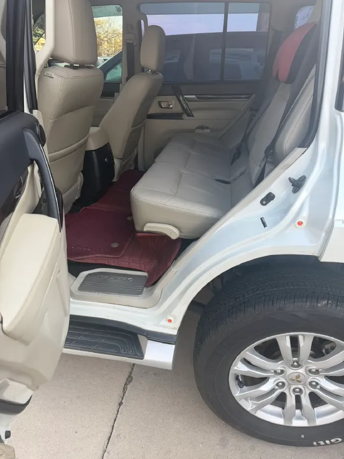 2018 Mitsubishi Pajero 3.0L 174HP V6 5AT,autocango,china used car exporter,china ev exporter,chinese used car exporter,chinese used ev exporter