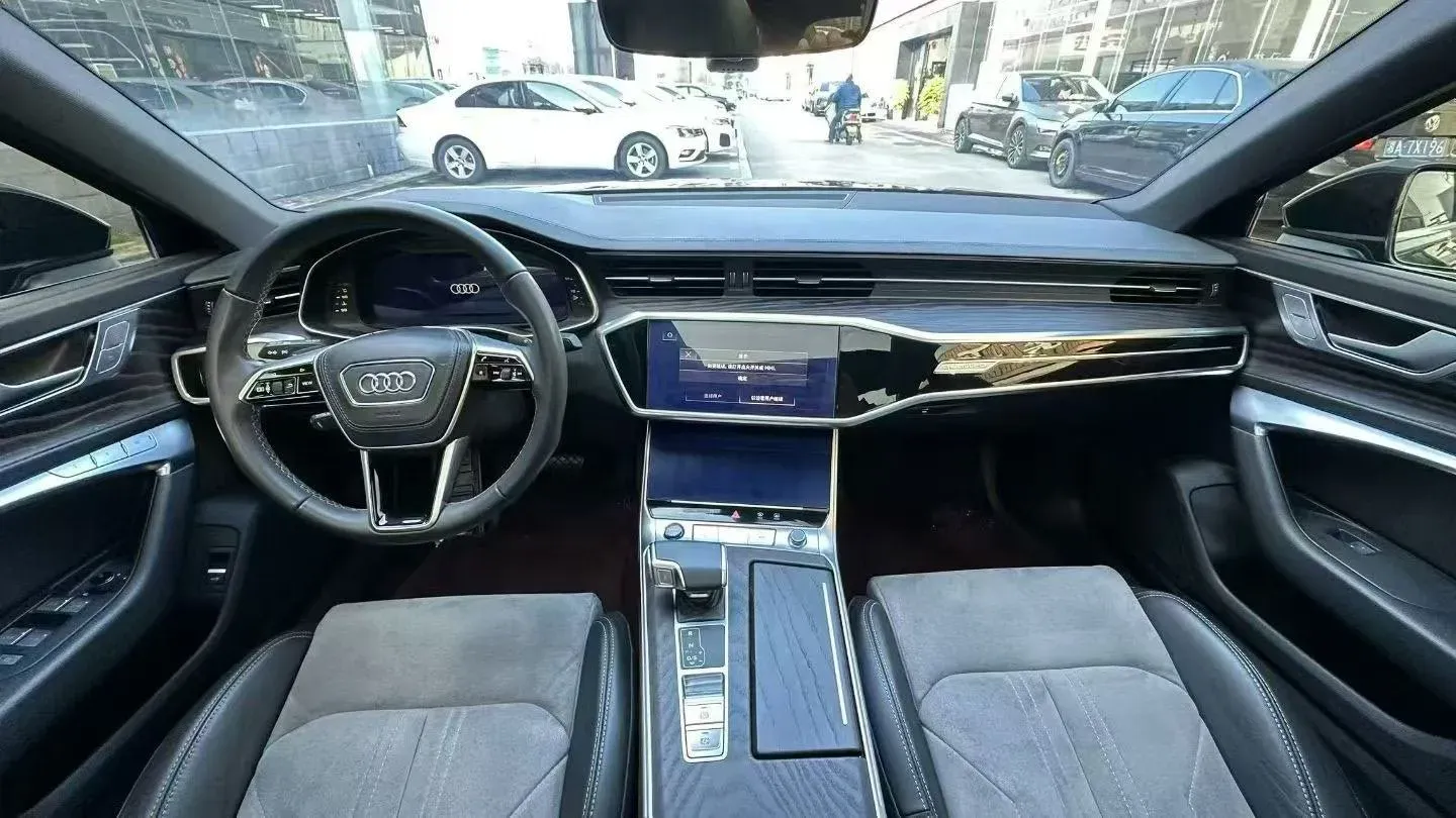 2024 Audi A6L 2.0T 245HP L4 7DCT,autocango,china used car exporter,china ev exporter,chinese used car exporter,chinese used ev exporter