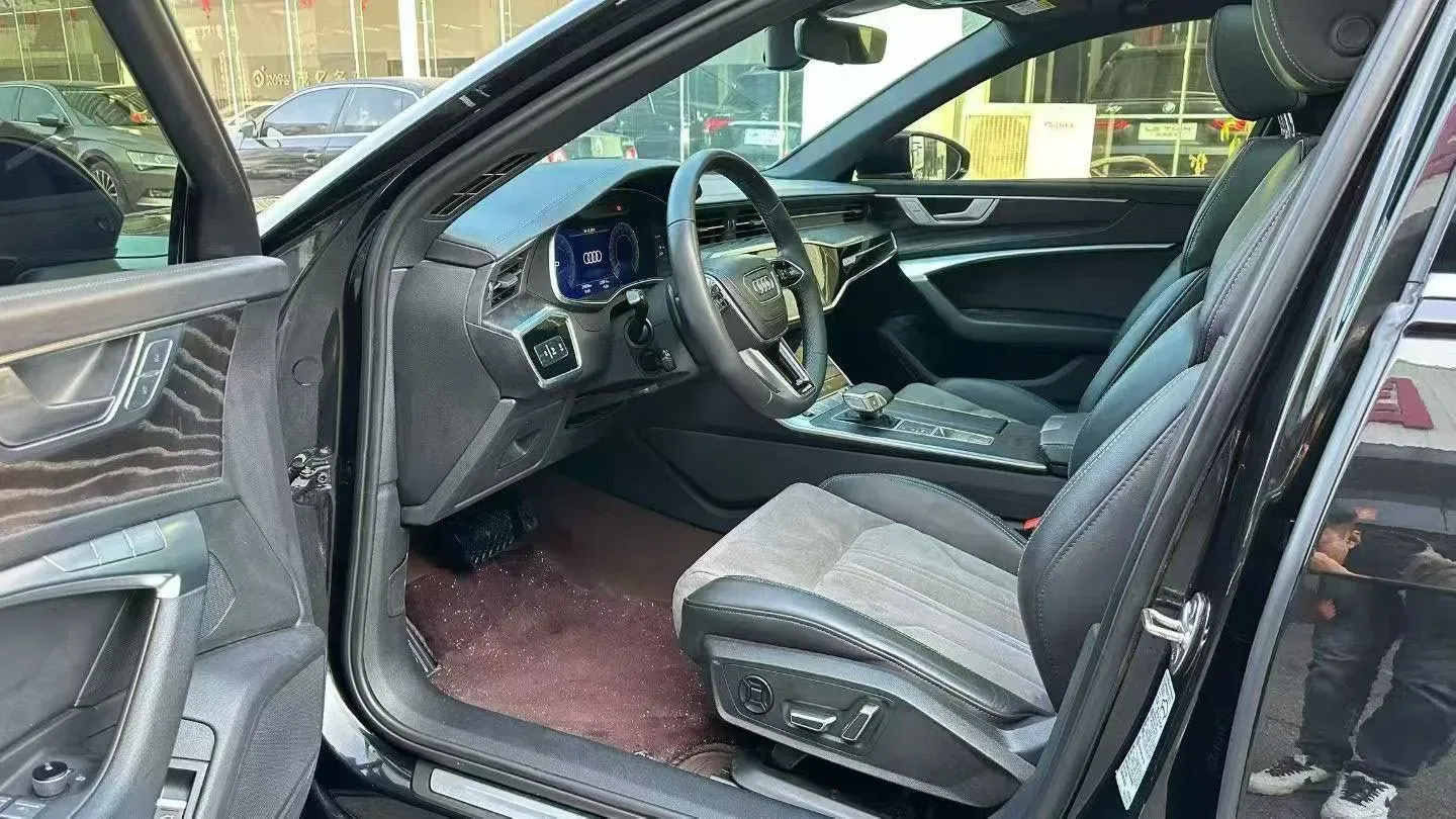 2024 Audi A6L 2.0T 245HP L4 7DCT,autocango,china used car exporter,china ev exporter,chinese used car exporter,chinese used ev exporter