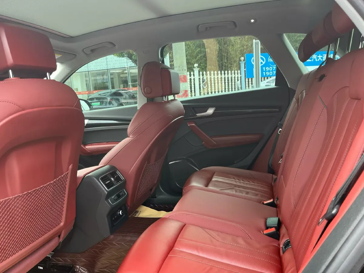 2022 Audi Q5L 2.0T 190HP L4 7DCT,autocango,china used car exporter,china ev exporter,chinese used car exporter,chinese used ev exporter