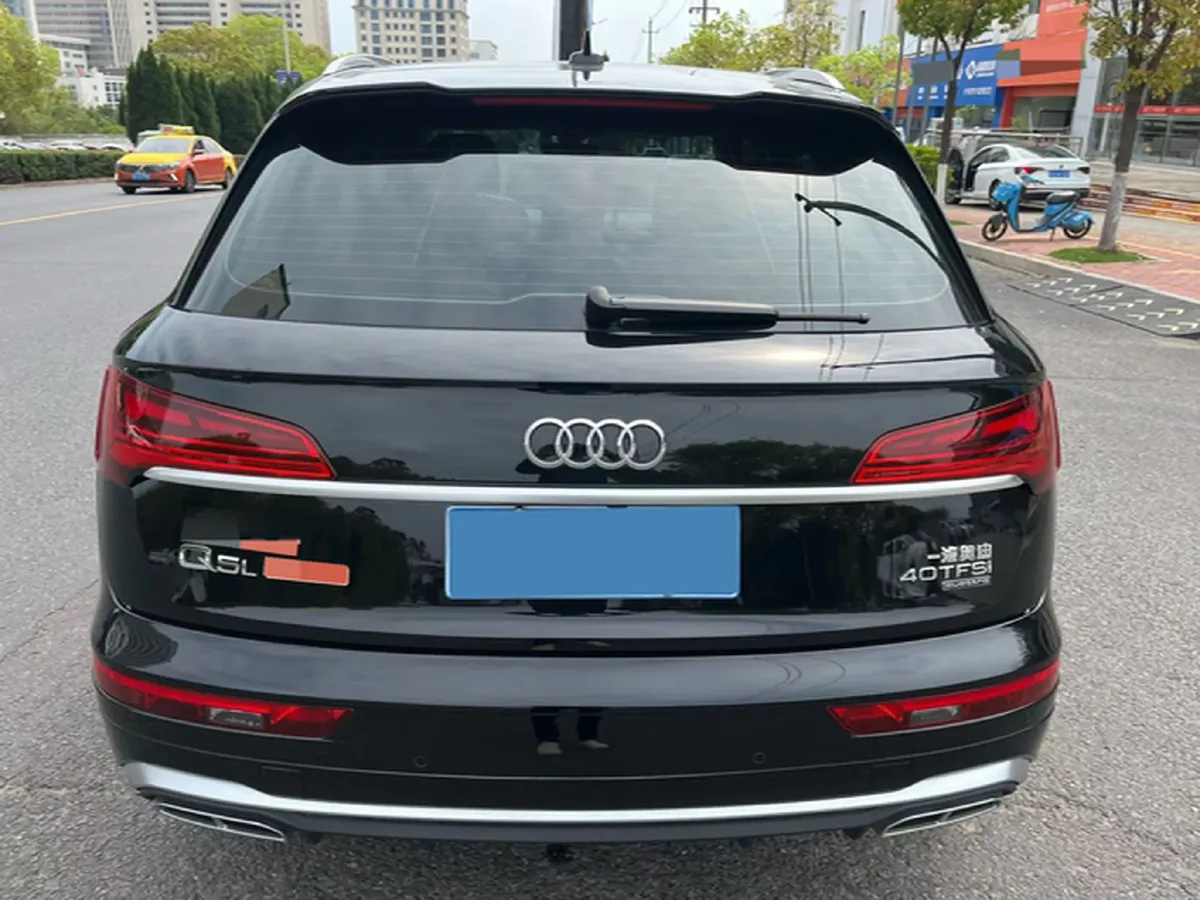 2022 Audi Q5L 2.0T 190HP L4 7DCT,autocango,china used car exporter,china ev exporter,chinese used car exporter,chinese used ev exporter
