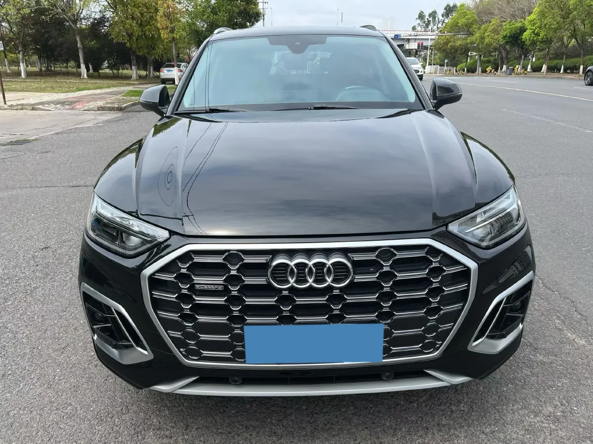 2022 Audi Q5L 2.0T 190HP L4 7DCT,autocango,china used car exporter,china ev exporter,chinese used car exporter,chinese used ev exporter