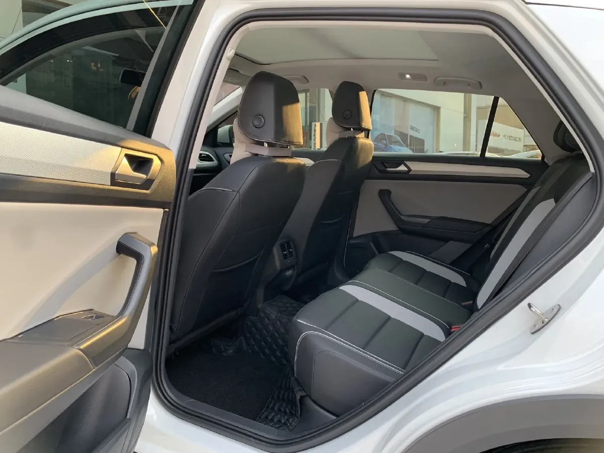 2025 Volkswagen T-Roc 1.4T 150HP L4 7DCT,autocango,china used car exporter,china ev exporter,chinese used car exporter,chinese used ev exporter