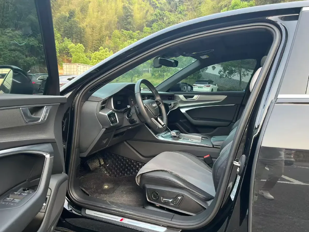 2023 Audi A6L 2.0T 245HP L4 7DCT,autocango,china used car exporter,china ev exporter,chinese used car exporter,chinese used ev exporter