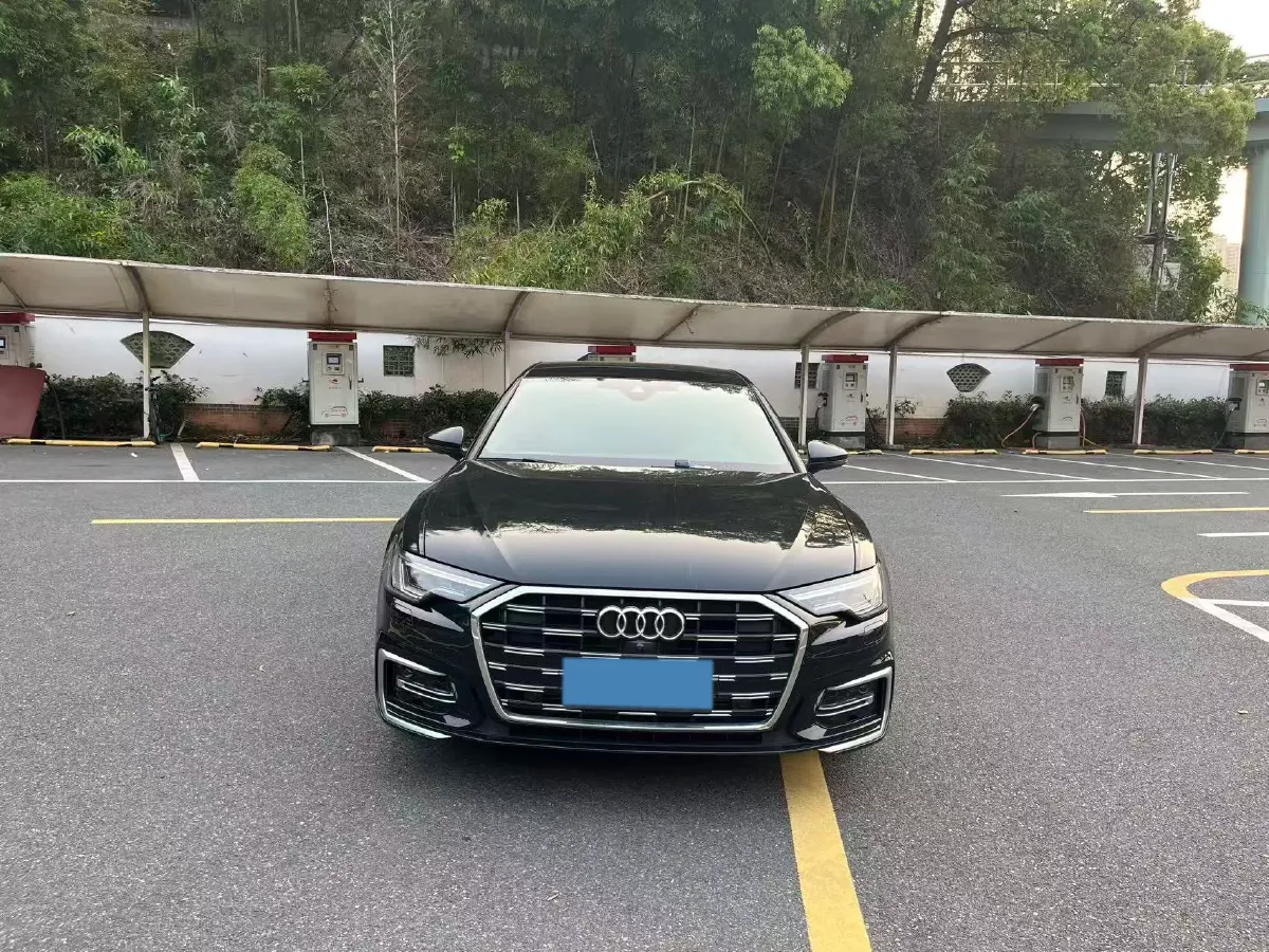 2023 Audi A6L 2.0T 245HP L4 7DCT,autocango,china used car exporter,china ev exporter,chinese used car exporter,chinese used ev exporter