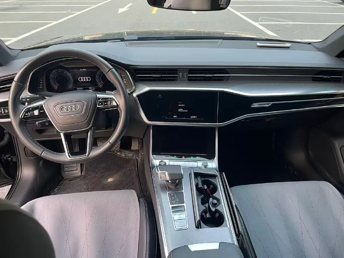 2023 Audi A6L 2.0T 245HP L4 7DCT,autocango,china used car exporter,china ev exporter,chinese used car exporter,chinese used ev exporter