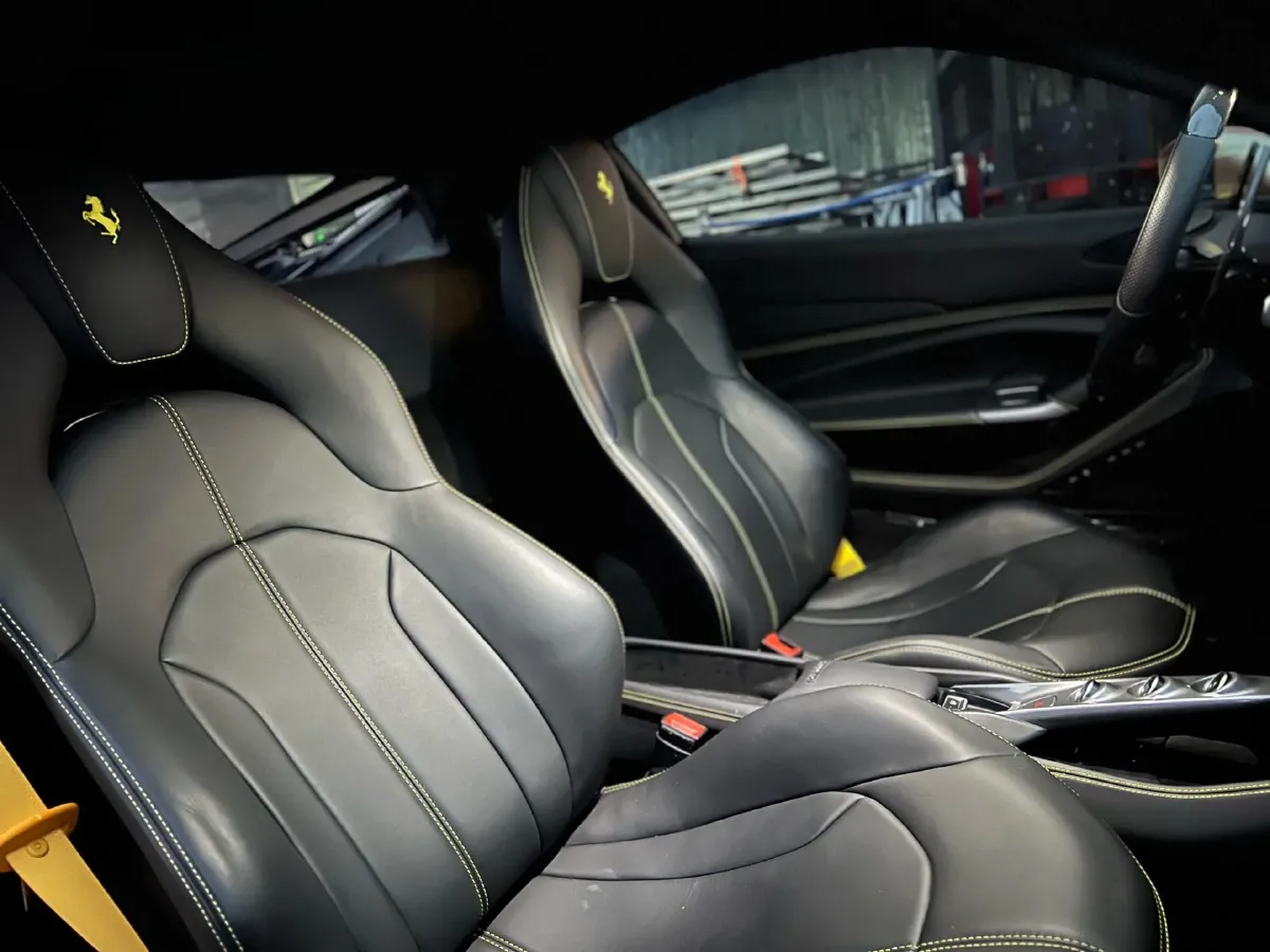 2019 Aston Martin DB11 5.2T 639HP V12 8AT,autocango,china used car exporter,china ev exporter,chinese used car exporter,chinese used ev exporter