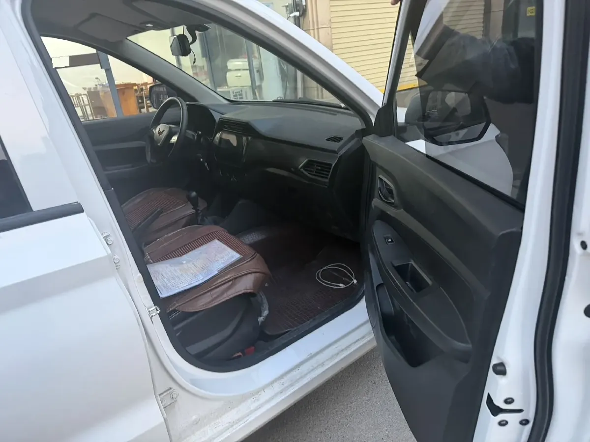 2021 WuLing RongGuang New Truck 1.5L 99HP L4 5MT,autocango,china used car exporter,china ev exporter,chinese used car exporter,chinese used ev exporter