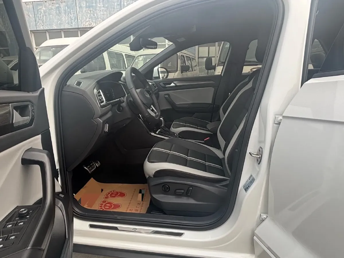 2023 Volkswagen T-Roc 1.5T 160HP L4 7DCT,autocango,china used car exporter,china ev exporter,chinese used car exporter,chinese used ev exporter