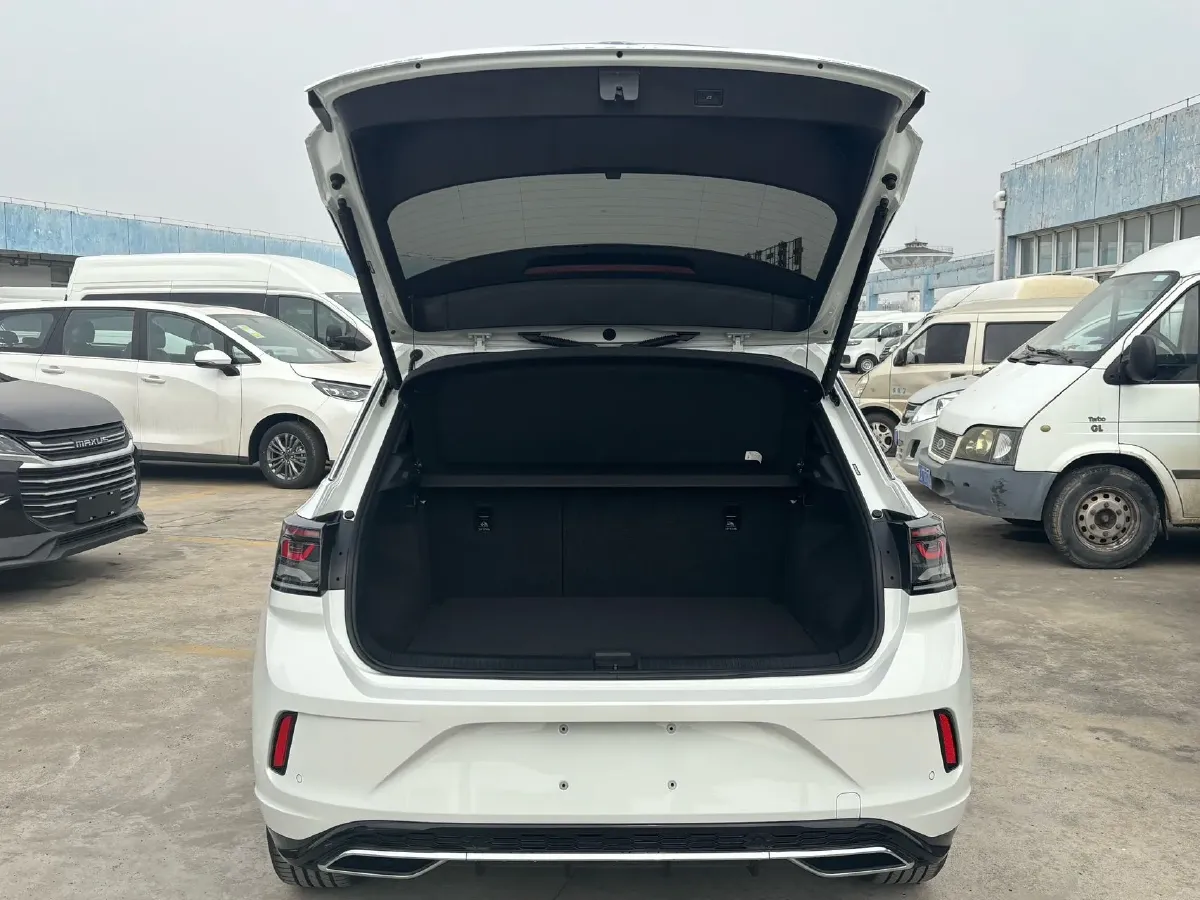 2023 Volkswagen T-Roc 1.5T 160HP L4 7DCT,autocango,china used car exporter,china ev exporter,chinese used car exporter,chinese used ev exporter