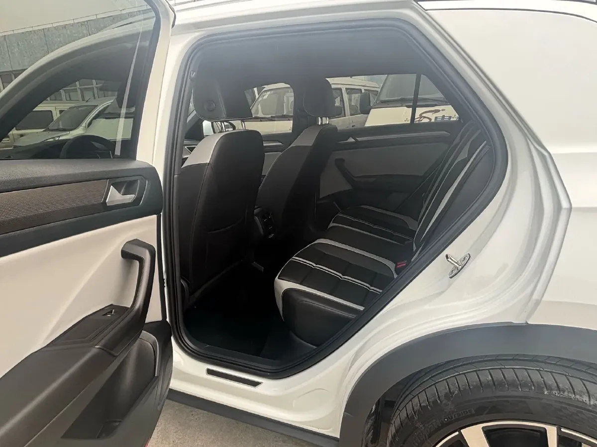 2023 Volkswagen T-Roc 1.5T 160HP L4 7DCT,autocango,china used car exporter,china ev exporter,chinese used car exporter,chinese used ev exporter