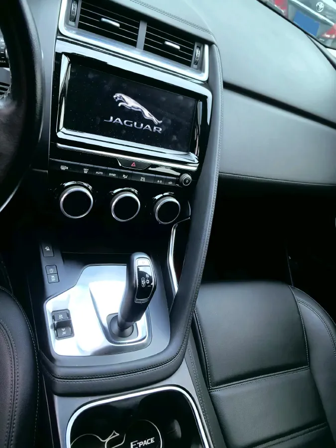 2018 Jaguar XEL 2.0T 200HP L4 8AT,autocango,china used car exporter,china ev exporter,chinese used car exporter,chinese used ev exporter