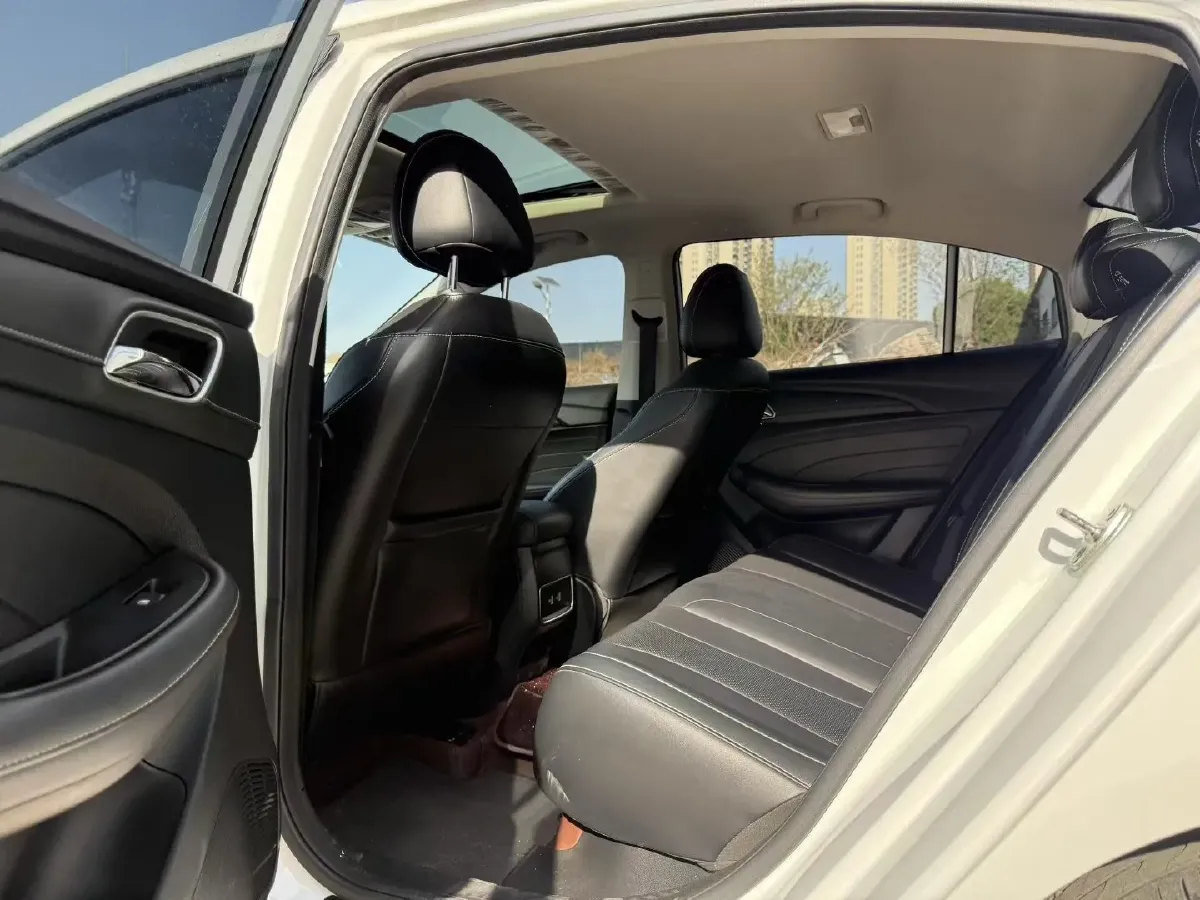 2020 Roewe i5 1.5L 120HP L4 CVT,autocango,china used car exporter,china ev exporter,chinese used car exporter,chinese used ev exporter