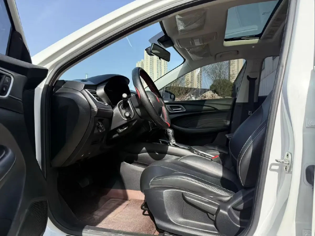 2020 Roewe i5 1.5L 120HP L4 CVT,autocango,china used car exporter,china ev exporter,chinese used car exporter,chinese used ev exporter