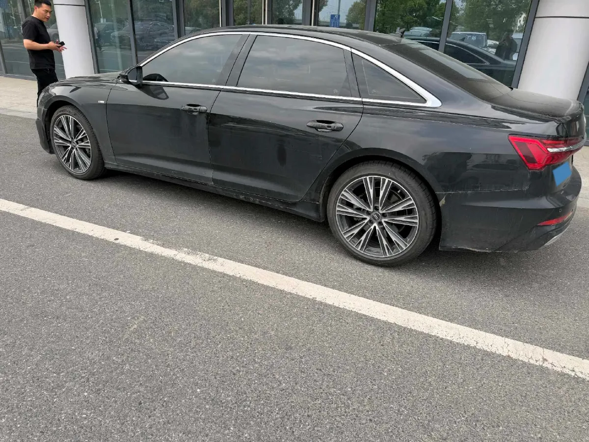 2022 Audi A6L 2.0T 224HP L4 7DCT,autocango,china used car exporter,china ev exporter,chinese used car exporter,chinese used ev exporter