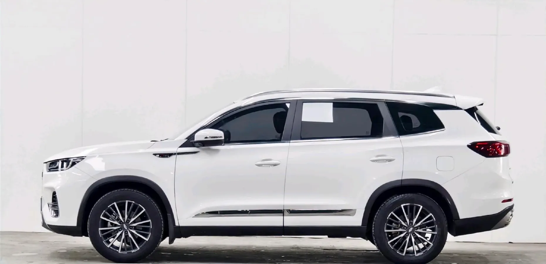 2021 Chery Tiggo 8 Plus 1.6T 197HP L4 7DCT,autocango,china used car exporter,china ev exporter,chinese used car exporter,chinese used ev exporter