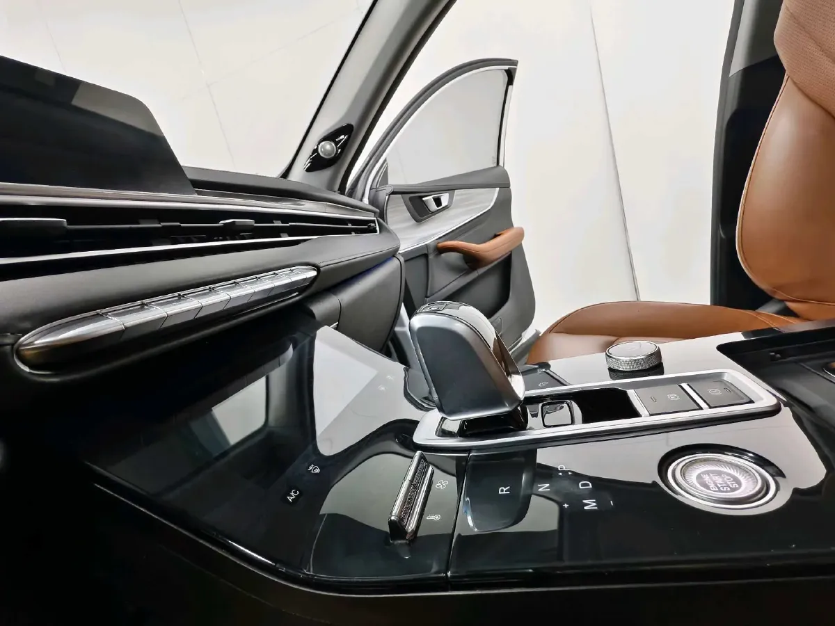 2021 Chery Tiggo 8 Plus 1.6T 197HP L4 7DCT,autocango,china used car exporter,china ev exporter,chinese used car exporter,chinese used ev exporter