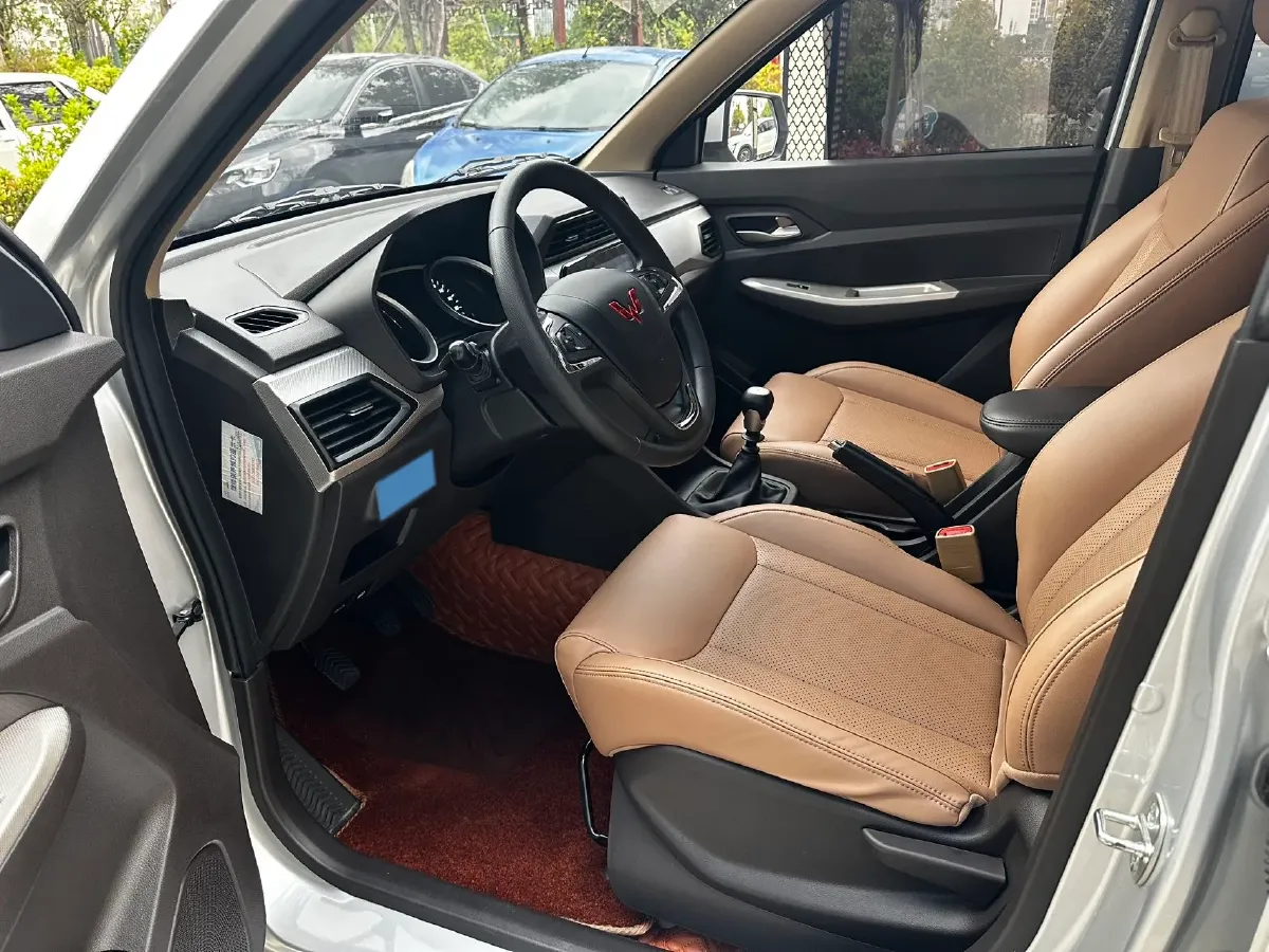 2021 WuLing HongGuang 1.5L 99HP L4 6MT,autocango,china used car exporter,china ev exporter,chinese used car exporter,chinese used ev exporter