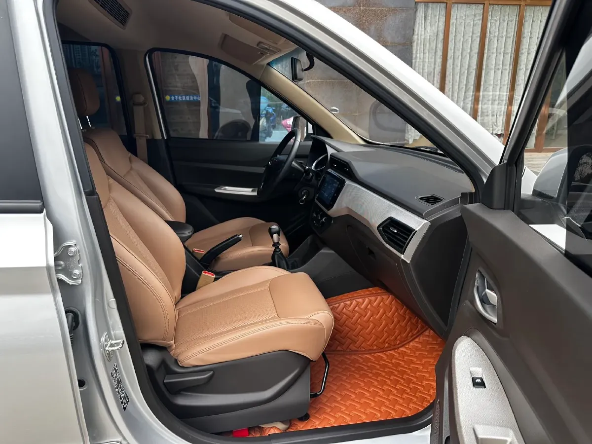 2021 WuLing HongGuang 1.5L 99HP L4 6MT,autocango,china used car exporter,china ev exporter,chinese used car exporter,chinese used ev exporter