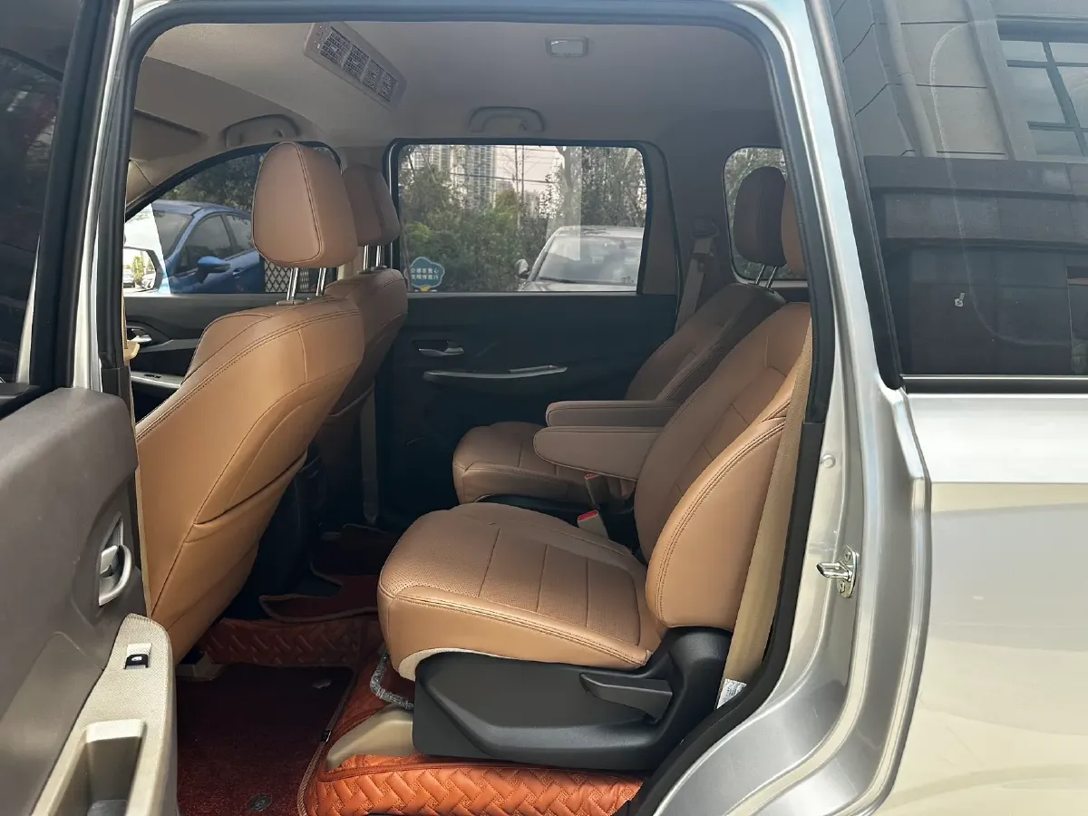 2021 WuLing HongGuang 1.5L 99HP L4 6MT,autocango,china used car exporter,china ev exporter,chinese used car exporter,chinese used ev exporter