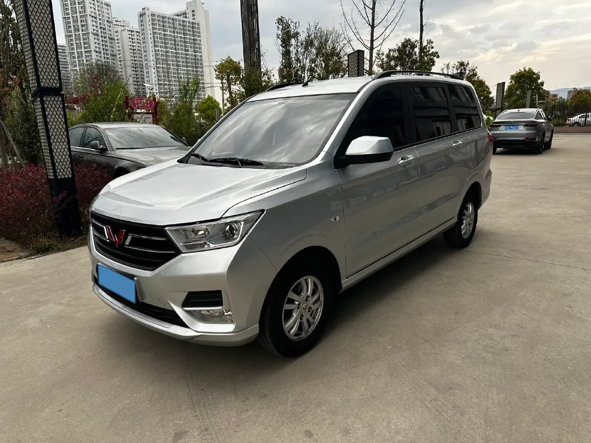 2021 WuLing HongGuang 1.5L 99HP L4 6MT,autocango,china used car exporter,china ev exporter,chinese used car exporter,chinese used ev exporter