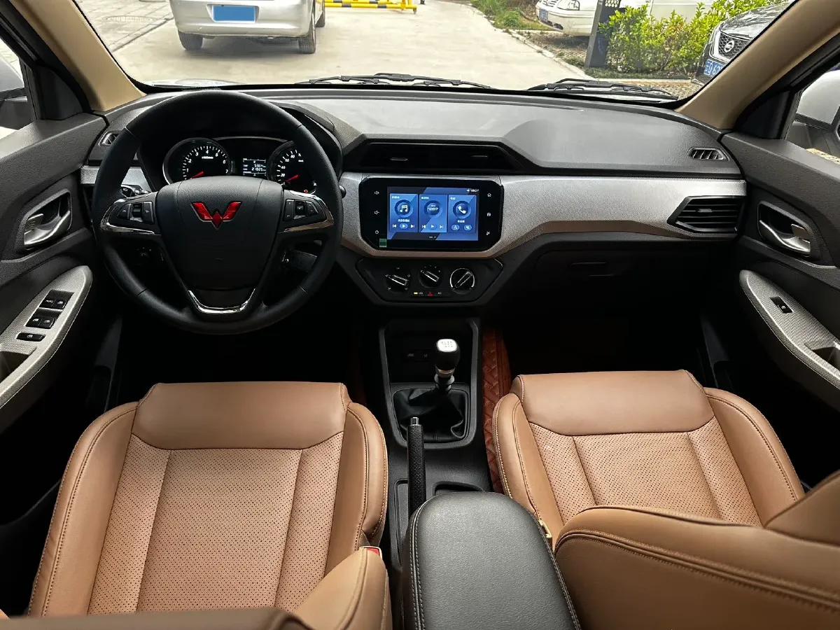 2021 WuLing HongGuang 1.5L 99HP L4 6MT,autocango,china used car exporter,china ev exporter,chinese used car exporter,chinese used ev exporter