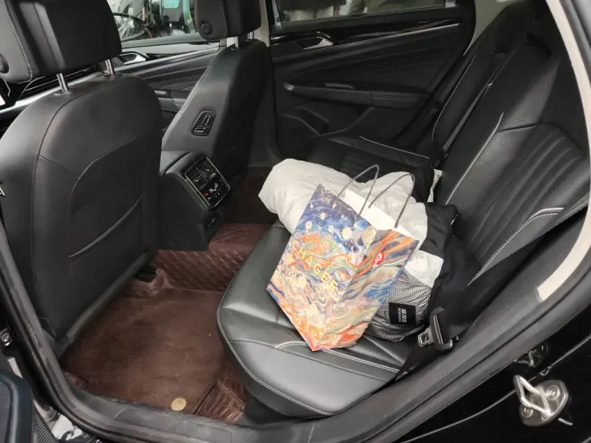 2022 Xpeng P7 BEV 60.2KWH,autocango,china used car exporter,china ev exporter,chinese used car exporter,chinese used ev exporter