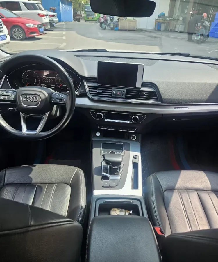 2020 Audi Q5L 2.0T 190HP L4 7DCT,autocango,china used car exporter,china ev exporter,chinese used car exporter,chinese used ev exporter
