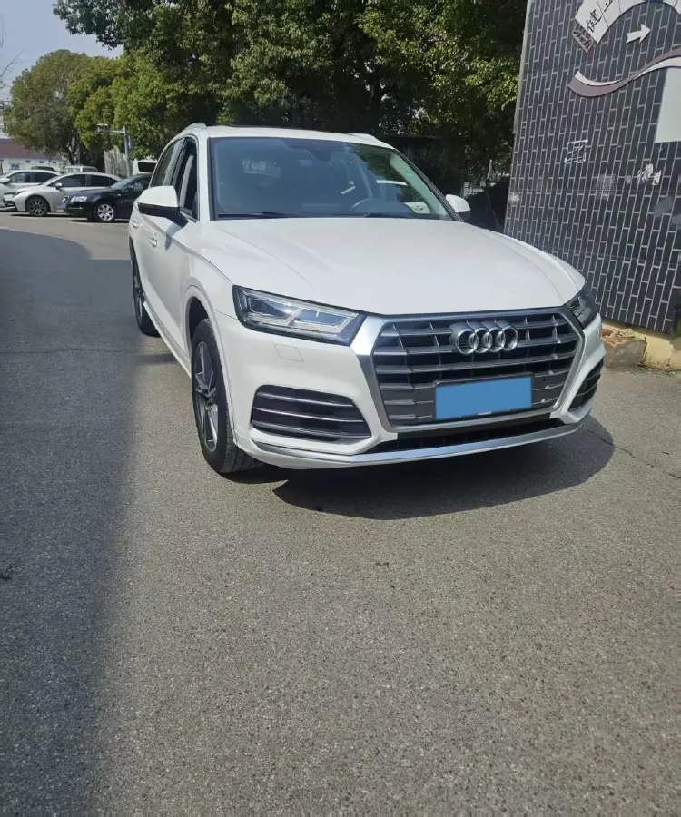 2020 Audi Q5L 2.0T 190HP L4 7DCT,autocango,china used car exporter,china ev exporter,chinese used car exporter,chinese used ev exporter