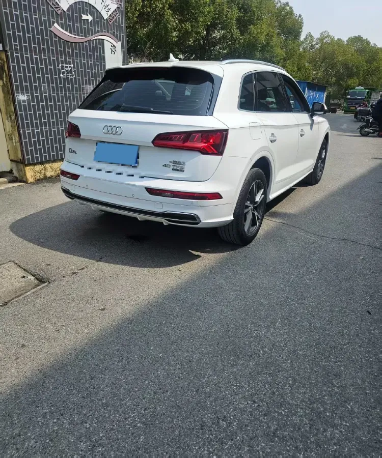 2020 Audi Q5L 2.0T 190HP L4 7DCT,autocango,china used car exporter,china ev exporter,chinese used car exporter,chinese used ev exporter