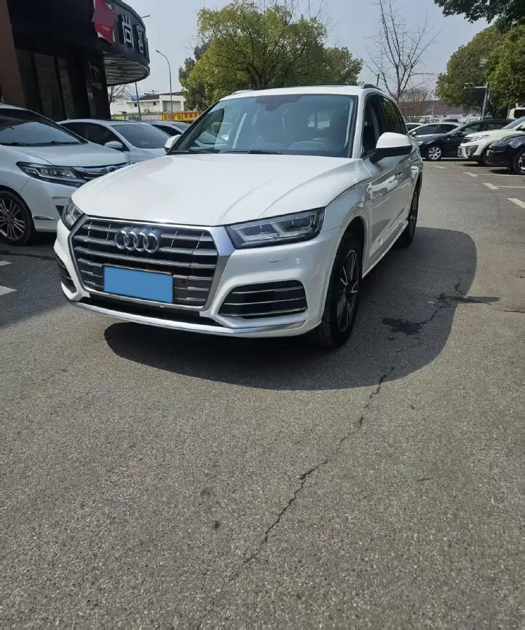 2020 Audi Q5L 2.0T 190HP L4 7DCT,autocango,china used car exporter,china ev exporter,chinese used car exporter,chinese used ev exporter