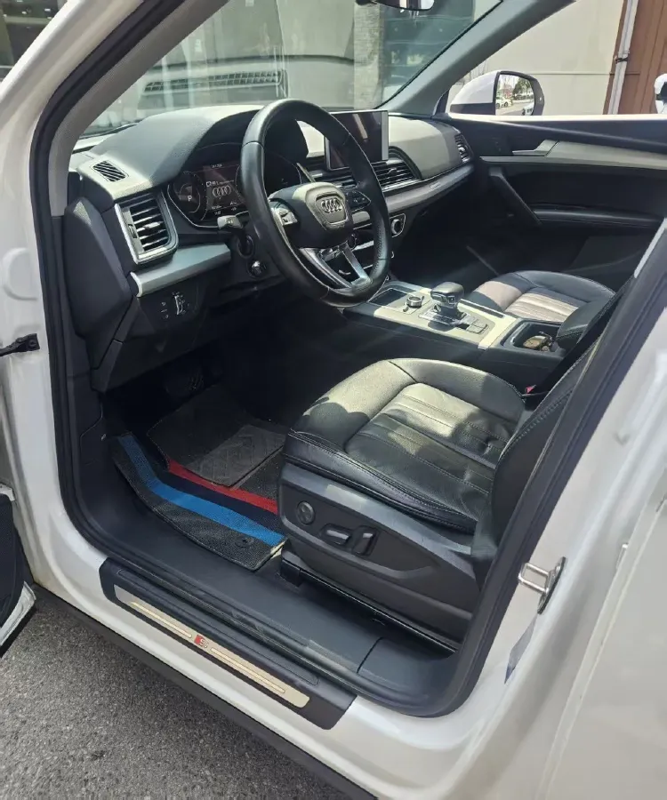 2020 Audi Q5L 2.0T 190HP L4 7DCT,autocango,china used car exporter,china ev exporter,chinese used car exporter,chinese used ev exporter